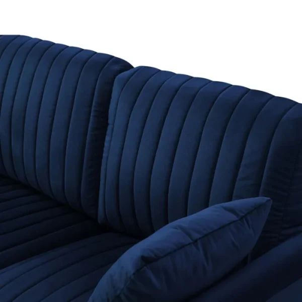 Close-up of Aurello Velvet Chair’s tufted backrest and cushion in navy blue velvet. Close-up of Aurello Velvet Chair’s tufted backrest and cushion in navy blue velvet.
