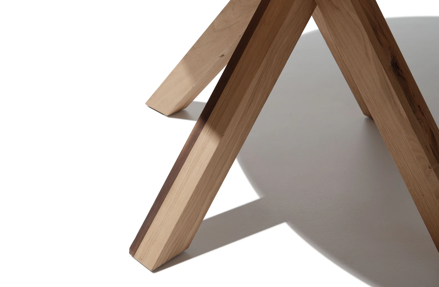 Kento-Dining-Table-legs-detail